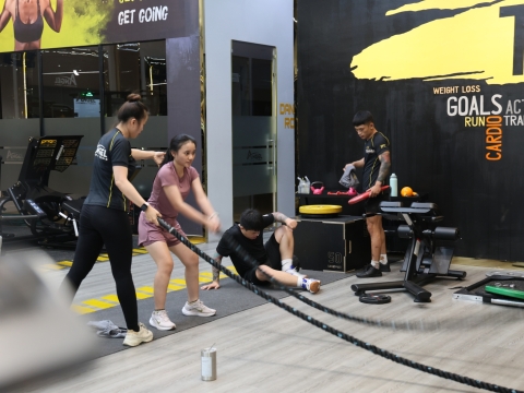 Khu cử tạ và cardio